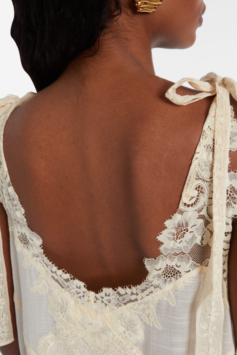        Платье из кружева миди