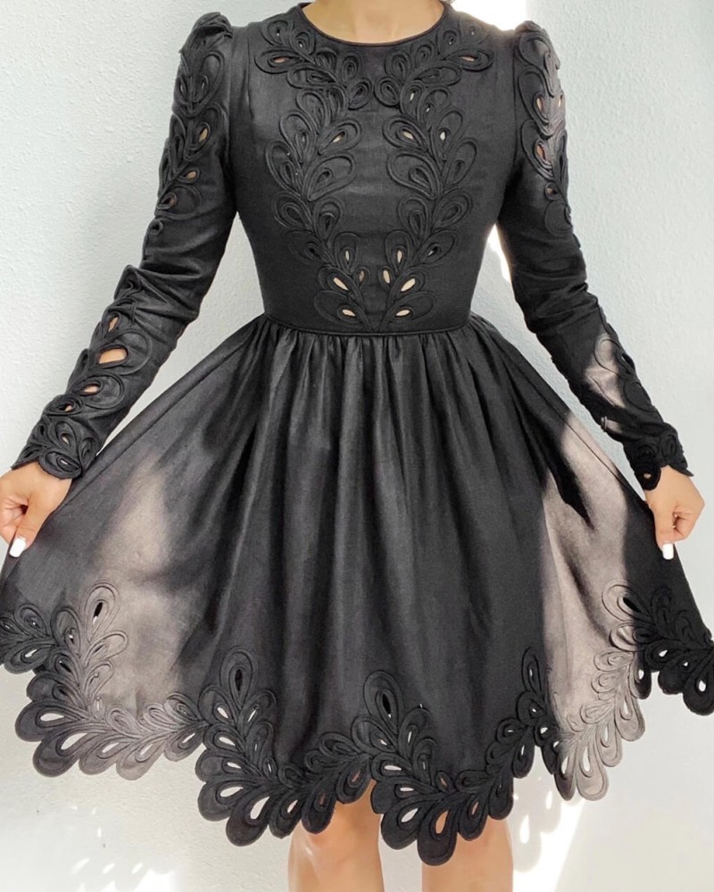 Платье с вышивкой и перфорацией черное