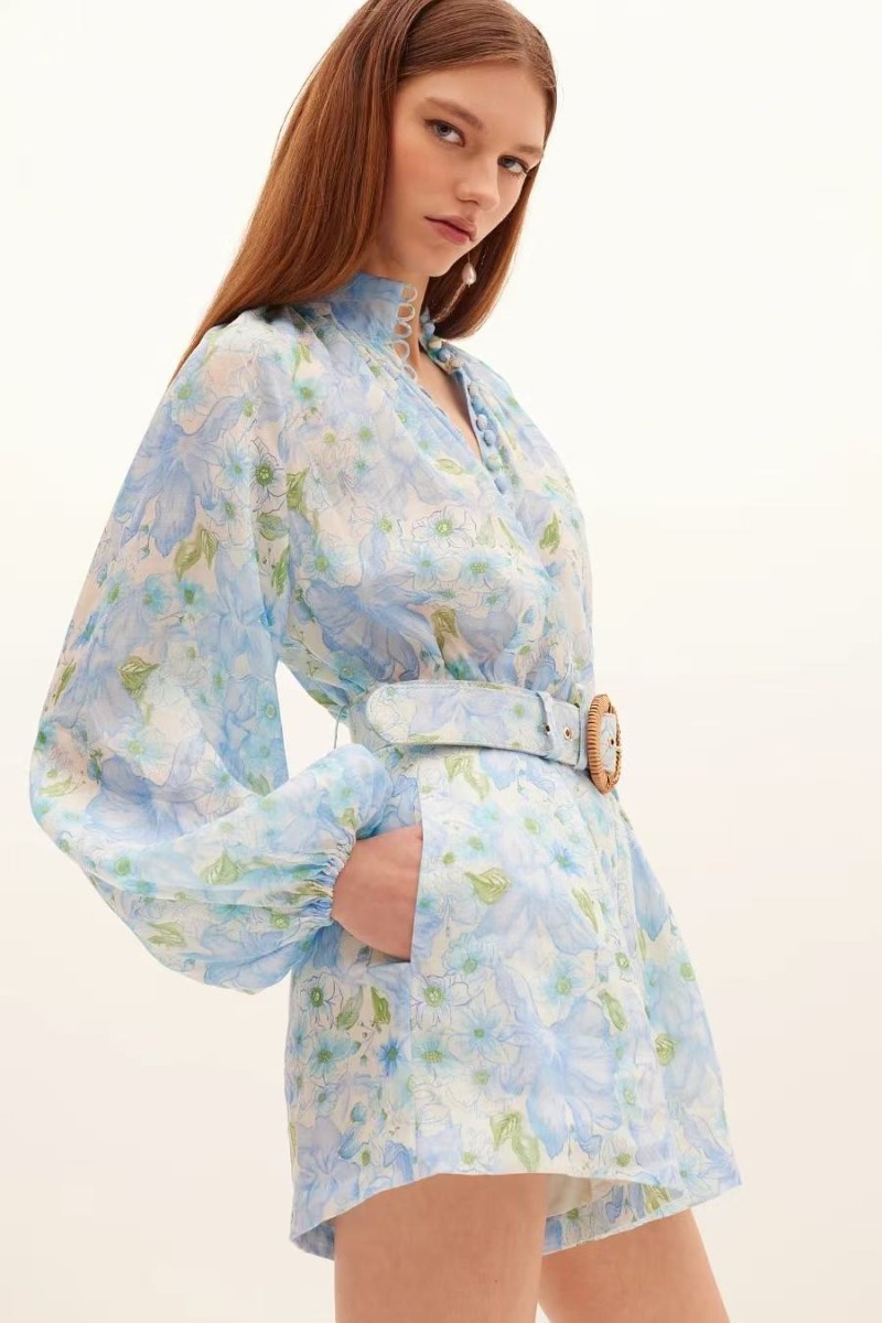   Костюм с цветами голубой