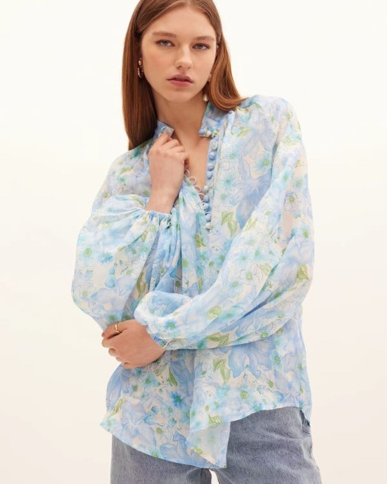   Костюм с цветами голубой