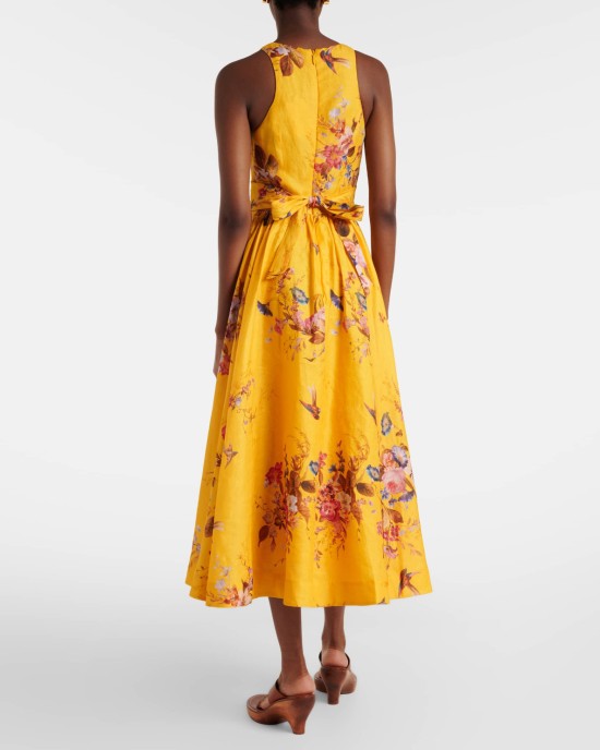          Платье с вырезами на талии