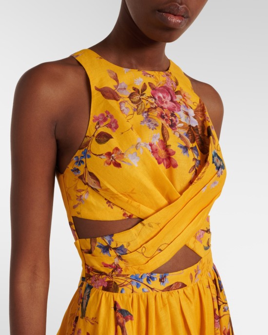          Платье с вырезами на талии