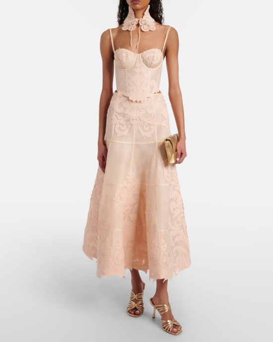         Укороченая блуза с чокером