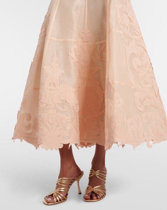          Юбка c вышитым узором