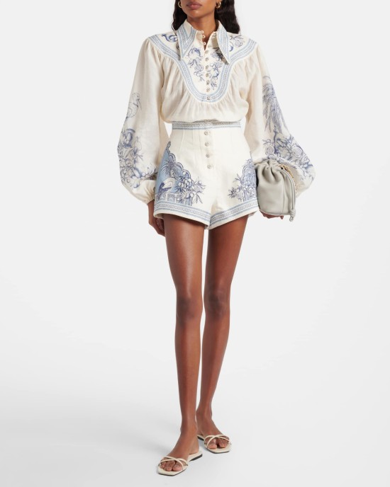      Костюм с узором 