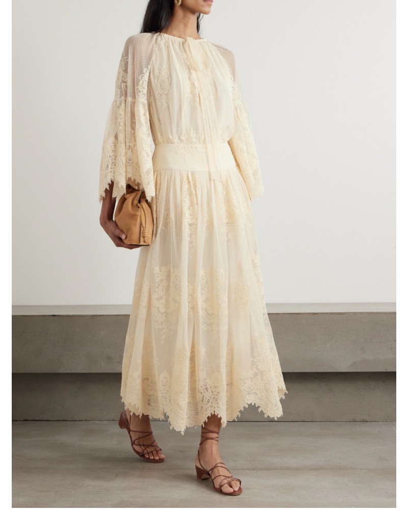        Костюм из кружева