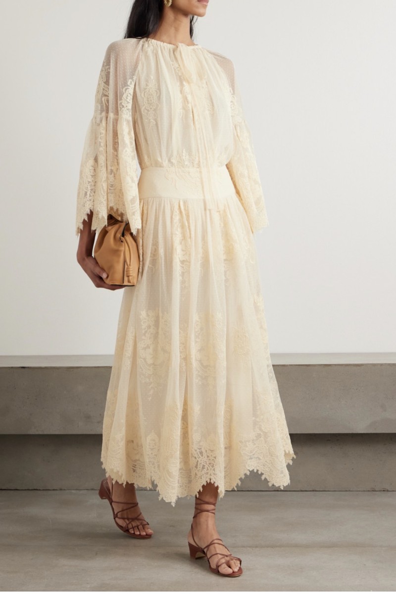       Костюм из кружева