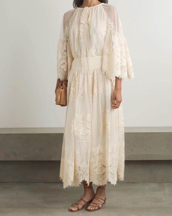       Костюм из кружева