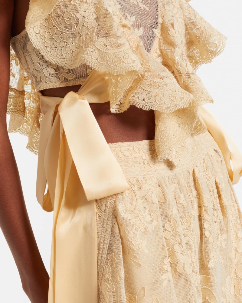       Блузка из кружева с лентами