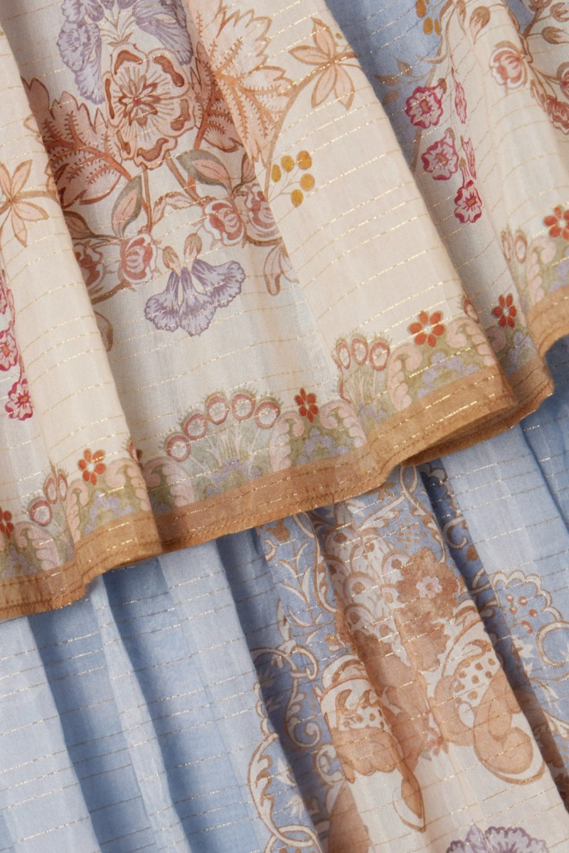          Платье с завязками на спине